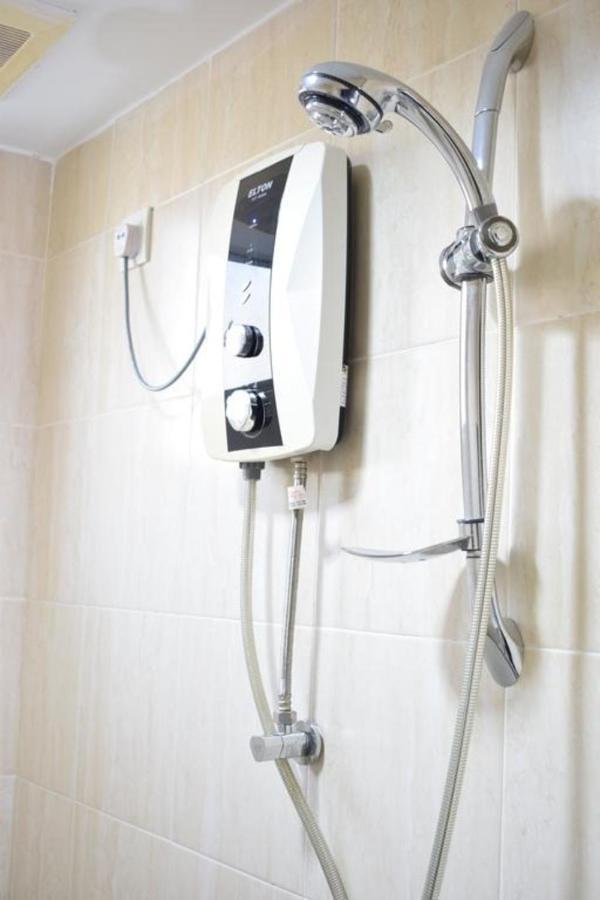 Hotel Living At Dsulaiman Near To Kampung Baru, Chow Kit, クアラルンプール エクステリア 写真