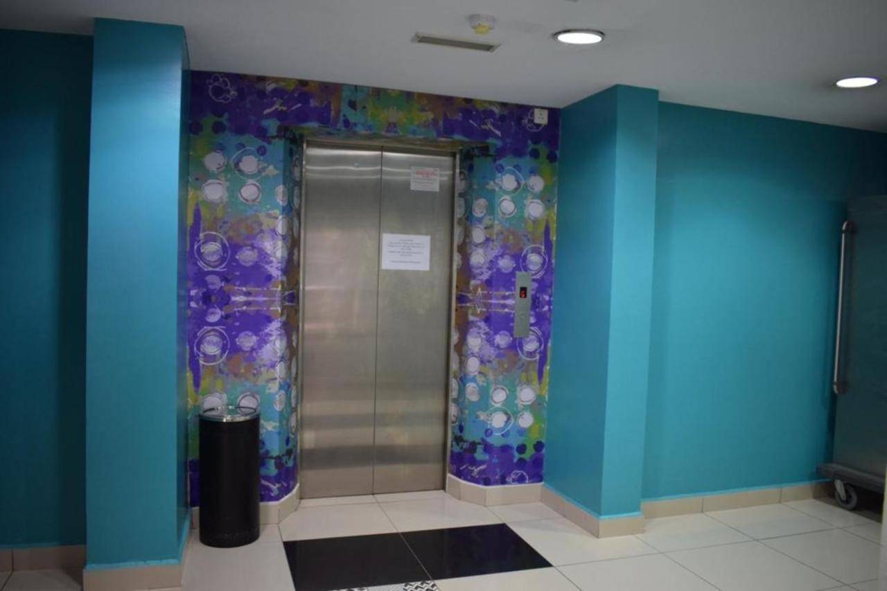 Hotel Living At Dsulaiman Near To Kampung Baru, Chow Kit, クアラルンプール エクステリア 写真